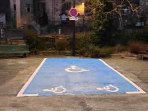 Création d'une place de parking PMR - 2019 (Laroque) - Fayet