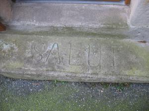 Dans le village de Laroque (64)