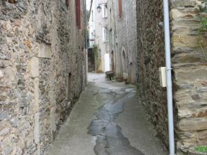 Dans le village de Laroque (66)