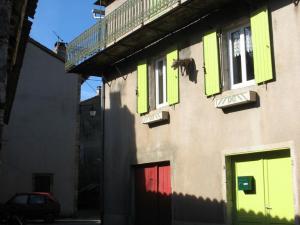 Dans le village de Laroque (68)