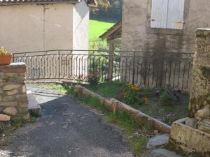 Dans le village de Laroque (73)