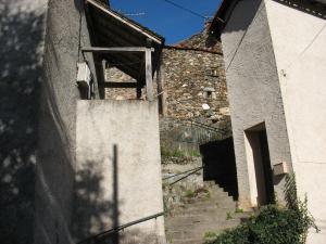 Dans le village de Laroque (76)