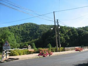 Espace détente entre la RD 902 et la Nuéjouls à Laroque (42)