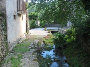 Le ruisseau traversant La Graverie (8)