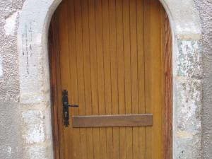 Porte datant de 1652 à Laroque (59)