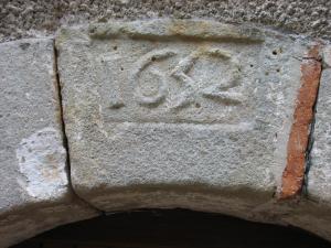 Porte datant de 1652 à Laroque (60)