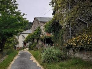 Route traversant Le Planet (13)