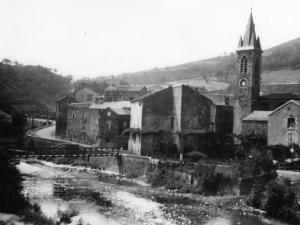 Vue générale de Laroque dans les années 50 (13)