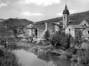 Vue générale de Laroque dans les années 50 (14)