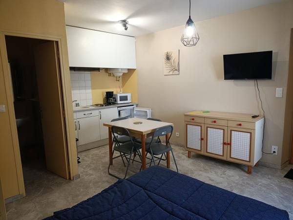 Studio Laroque (Fayet 12400)