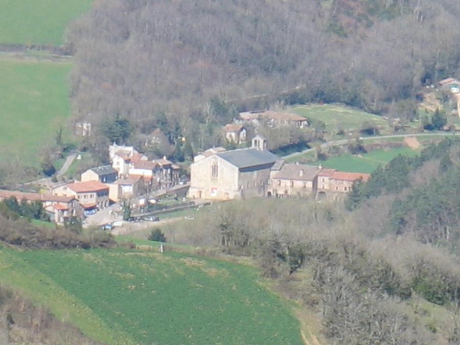Vue de l'abbaye de Sylvanes depuis le pic de Roste Fayet (22)