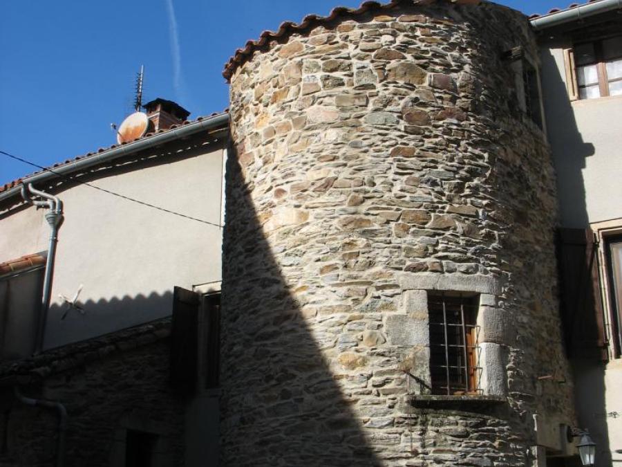 Dans le village de Laroque (70)