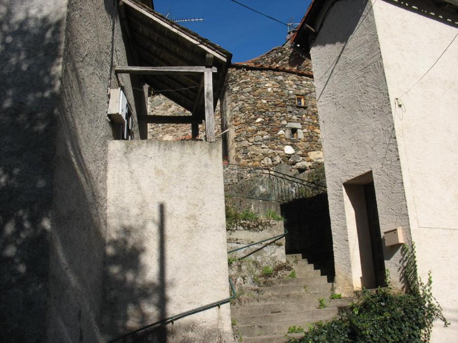 Dans le village de Laroque (76)