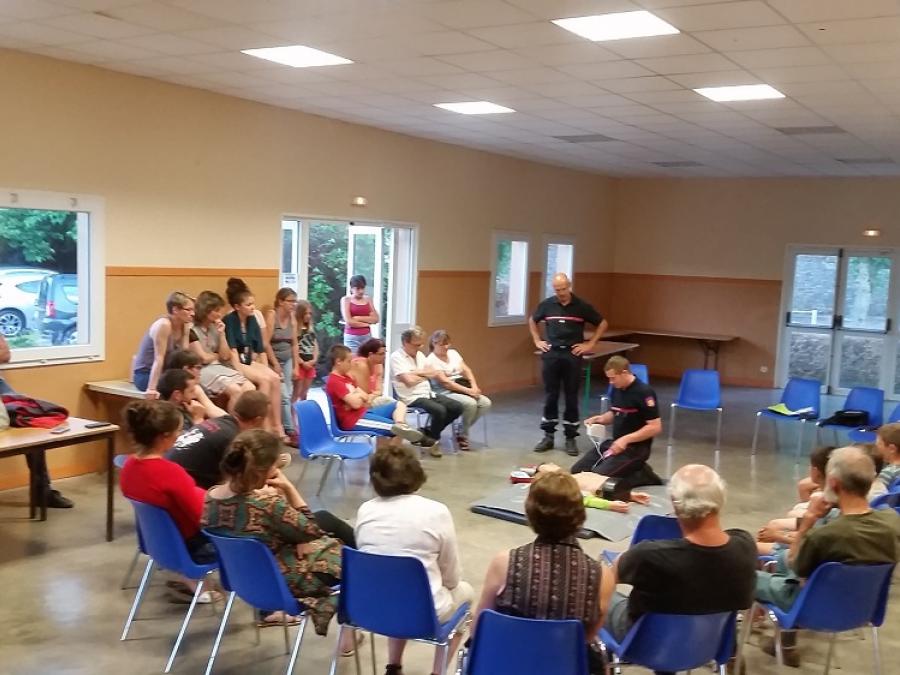 Initiation à l'utilisation d'un défibrilateur - 11.07.19 -Fayet (7)