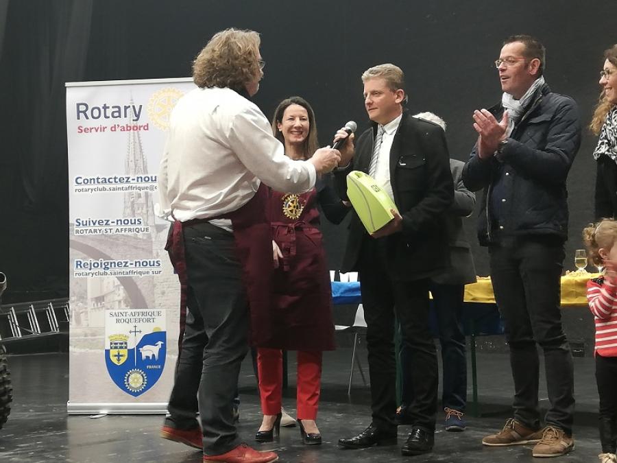 Remise d'un défibrilateur par le Rotary International  de Saint-Affrique - 13.04.2019 - Fayet (8)