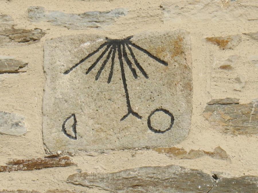 Une pendule lunaire sur le clocher église  de Laroque (10)